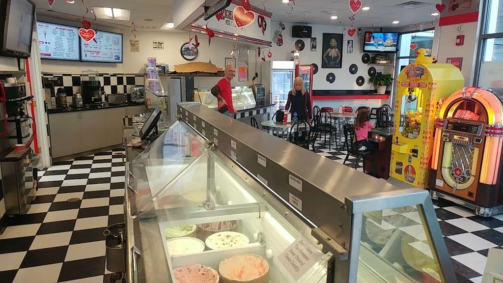 Terrys Old Fashion Ice Cream Shop | 22 Atlantic Ave, Marblehead, MA 01945, USA | Phone: (781) 639-2373