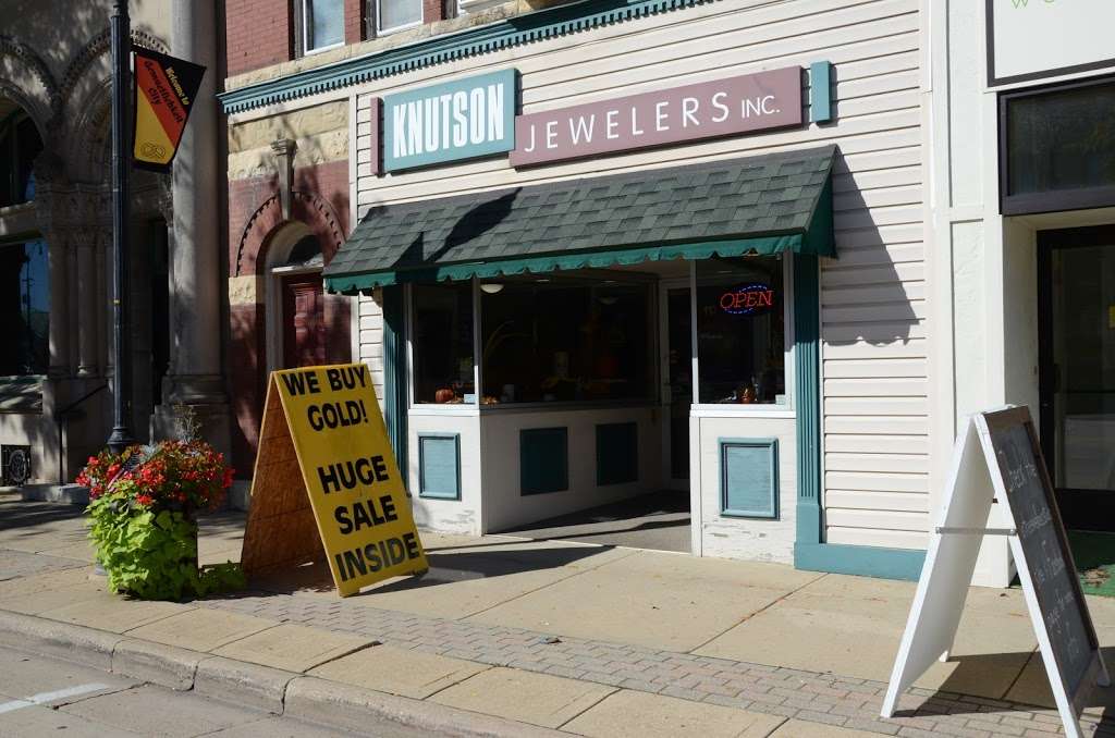Knutson Jewelers Inc | 117 S Main St, Jefferson, WI 53549 | Phone: (920) 674-4200