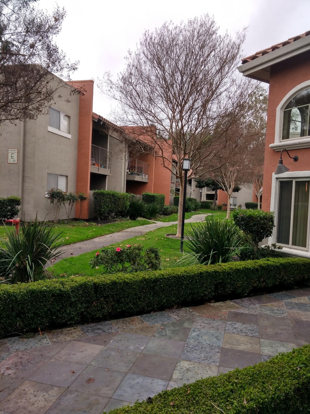 La Valencia Apartment Homes | 350 Budd Ave, Campbell, CA 95008, USA | Phone: (408) 622-9850