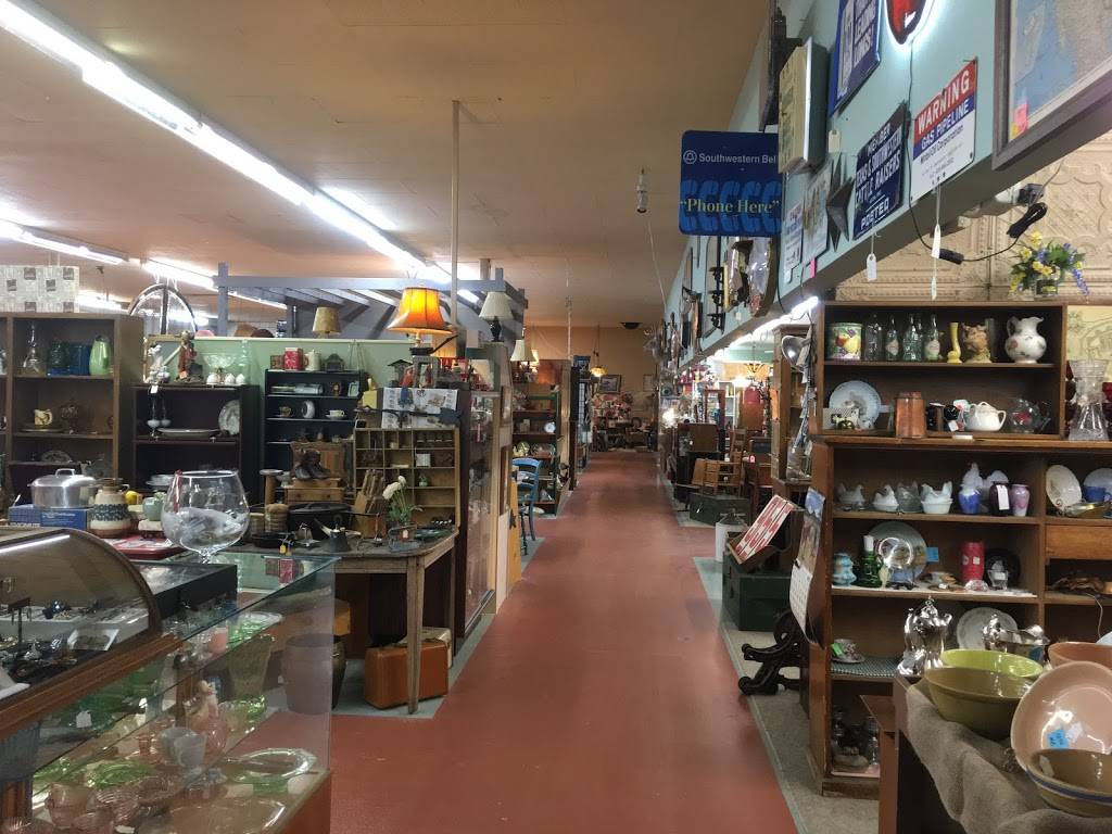 Grand Central Station Antiques | 4020 Avenue Q, Lubbock, TX 79412, USA | Phone: (806) 747-6206