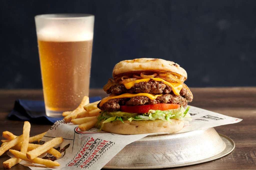 Bills Bar & Burger | 7 Boardwalk, Kemah, TX 77565, USA | Phone: (281) 334-1099