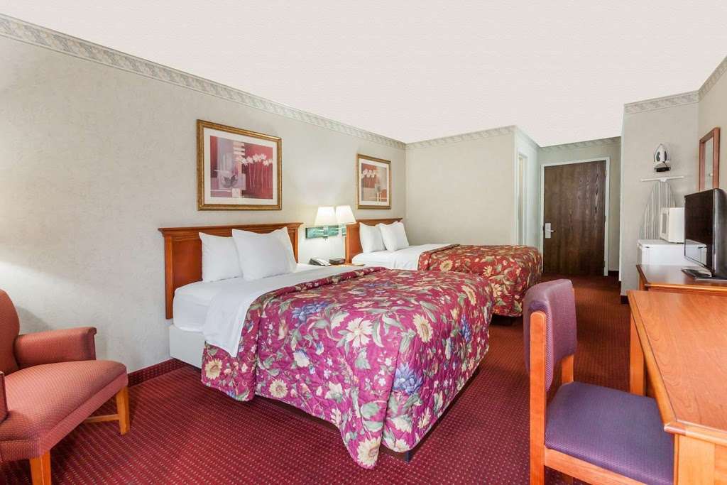 Days Inn by Wyndham Martinsburg | 209 Viking Way, Martinsburg, WV 25401, USA | Phone: (304) 263-1800