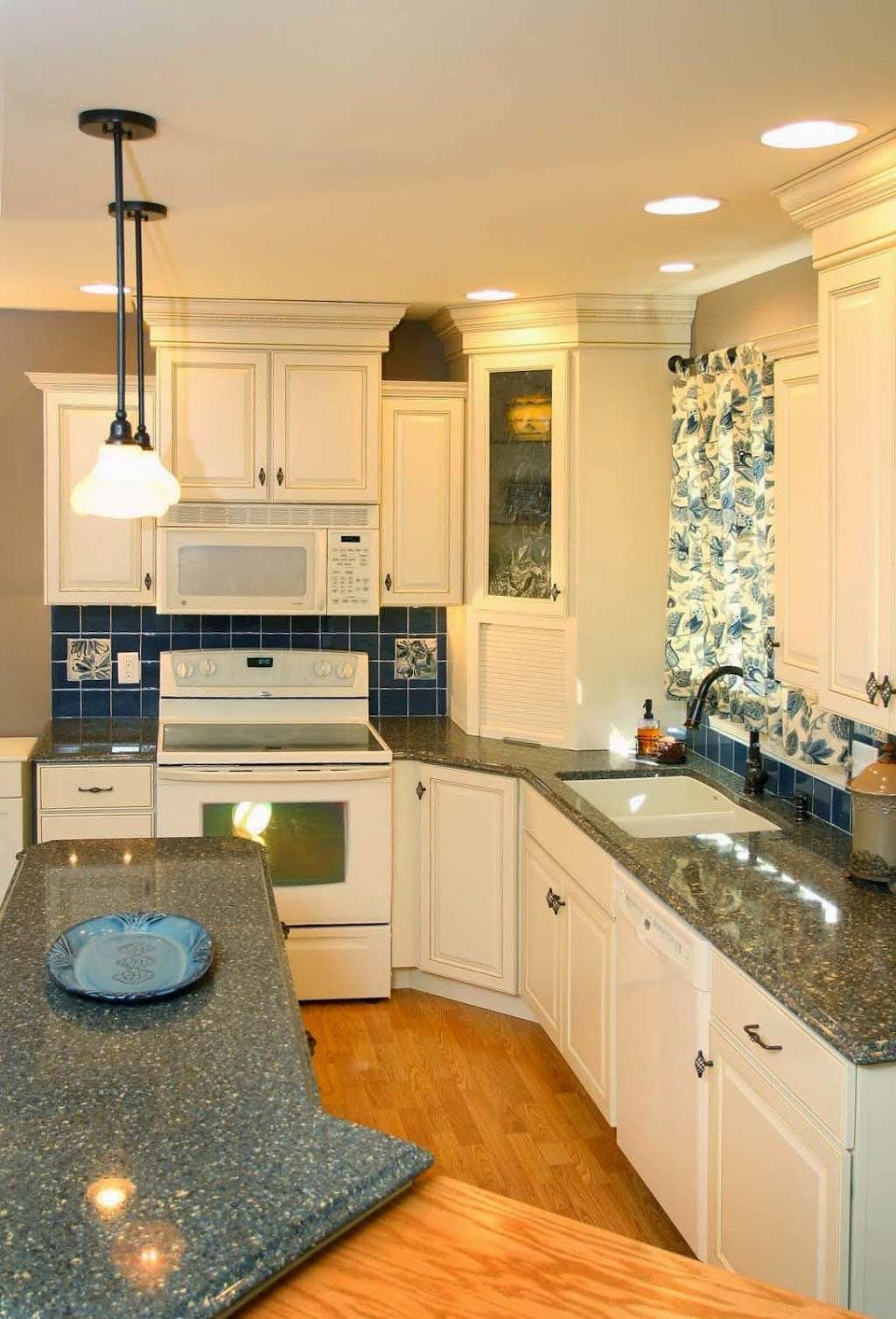 Kauffman Kitchens | 270 Commerce Drive, New Holland, PA 17557, USA | Phone: (717) 355-9906