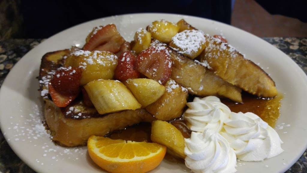 Ball Square Cafe & Breakfast | 708 Broadway, Somerville, MA 02144, USA | Phone: (617) 623-2233