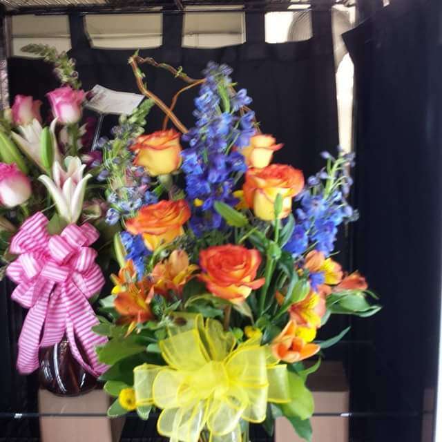 Lanells Flowers & Gifts | 8441 C E King Pkwy, Houston, TX 77044, USA | Phone: (281) 458-3688