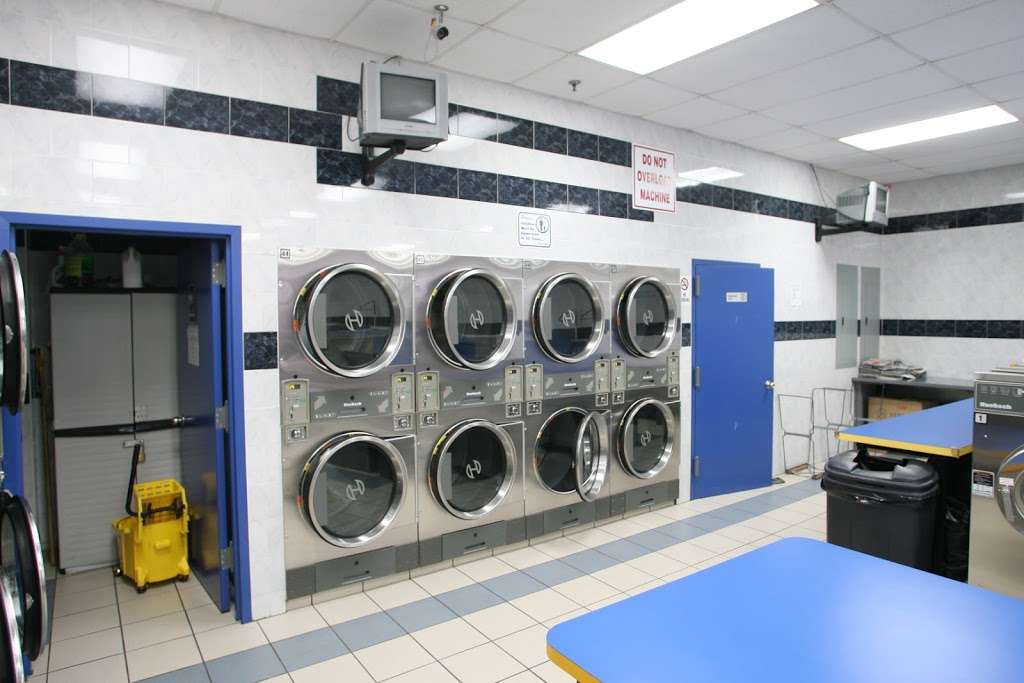 Big B&B Laundromat | 77 Richmond Hill Rd #F, Staten Island, NY 10314, USA | Phone: (718) 477-0980