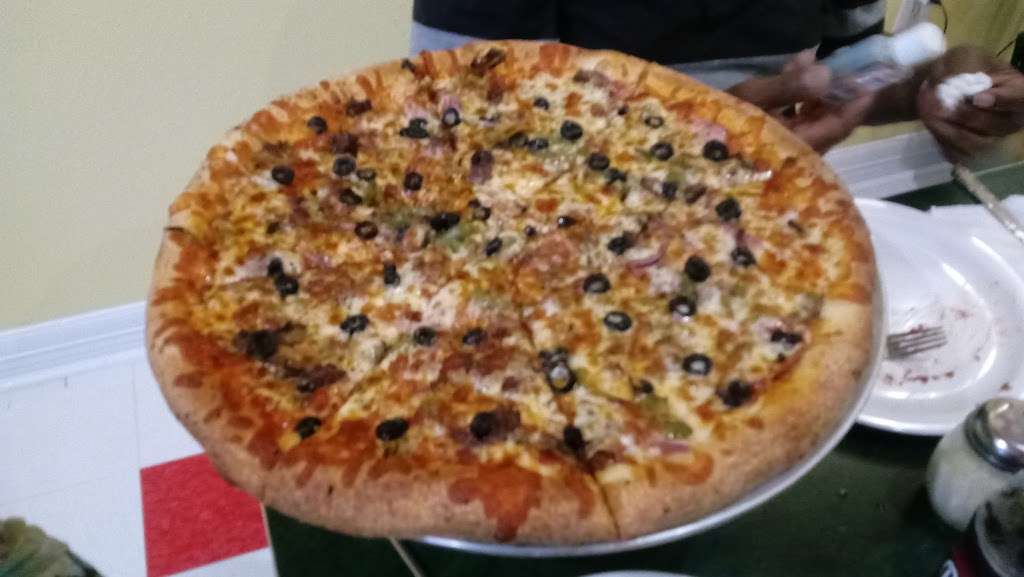 Marinis Pizza | 7998, 12820 Walden Rd #5, Montgomery, TX 77356, USA | Phone: (936) 582-5556