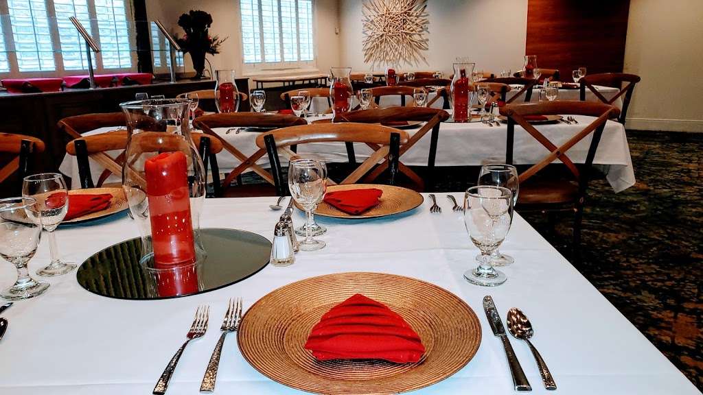 Stonehouse Bar & Grill | 6001 La Madrona Dr, Santa Cruz, CA 95060, USA | Phone: (831) 440-1000
