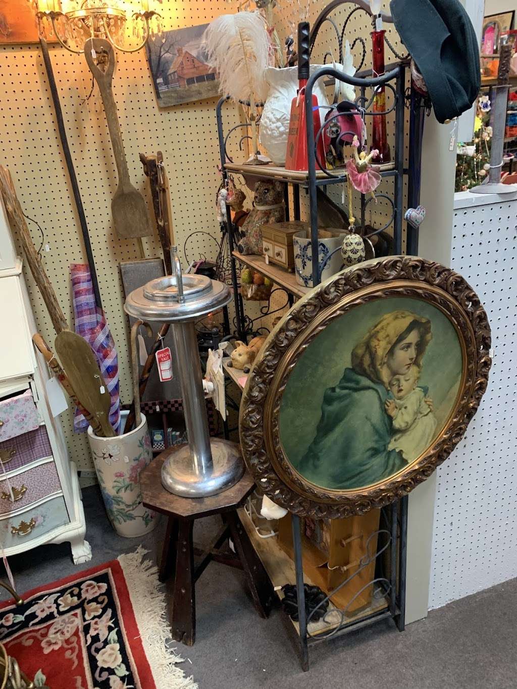 Cottage Antiques and Crafts LLC | 4636 Broadway Tilghman Square, Allentown, PA 18104, USA | Phone: (610) 366-9222