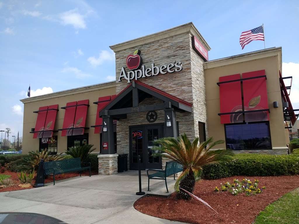 Applebees Grill + Bar | 2952 Interstate 45 N, Conroe, TX 77303, USA | Phone: (936) 756-3281