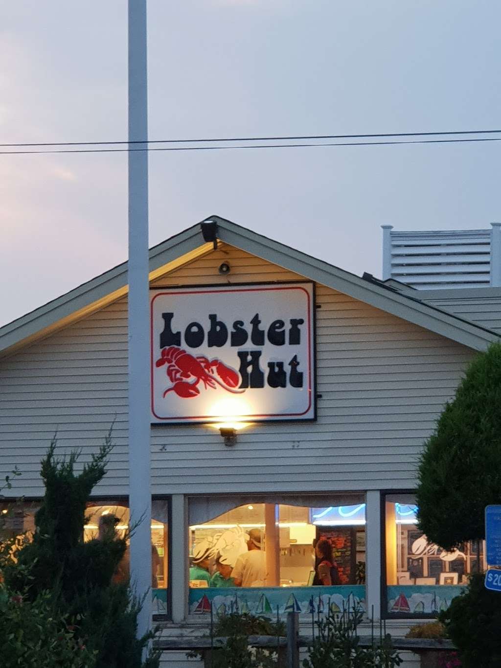 Lobster Hut | 25 Town Wharf, Plymouth, MA 02360, USA | Phone: (508) 746-2270