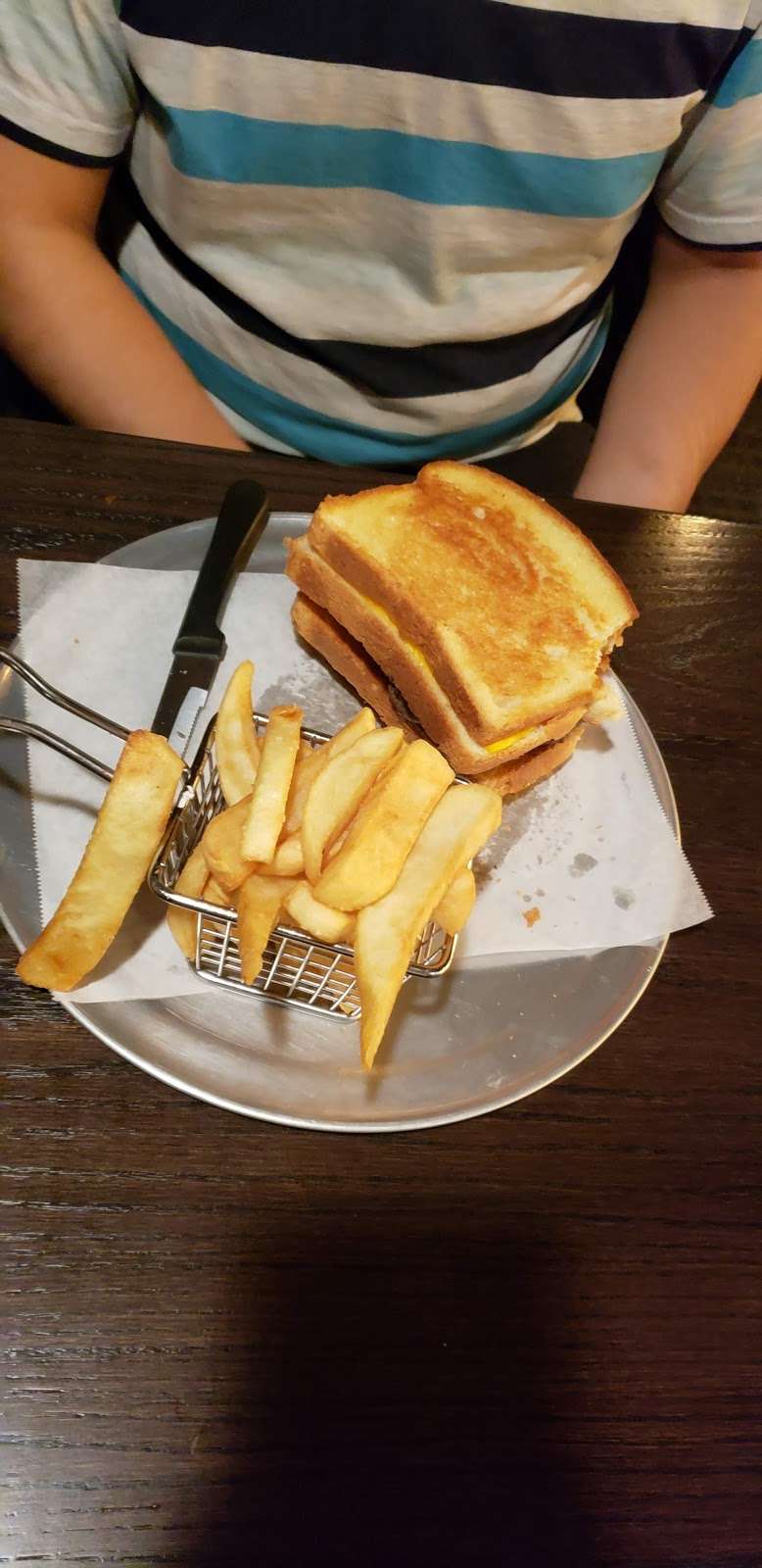 Burgers & Beer | 101 W Locust St, Fairbury, IL 61739, USA | Phone: (815) 692-1163