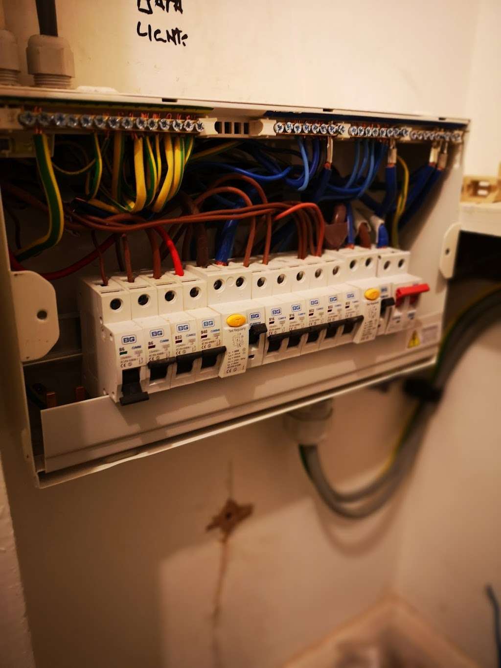 FK Electrical Services | Annalee Gardens, South Ockendon RM15 5DF, UK | Phone: 07961 602436