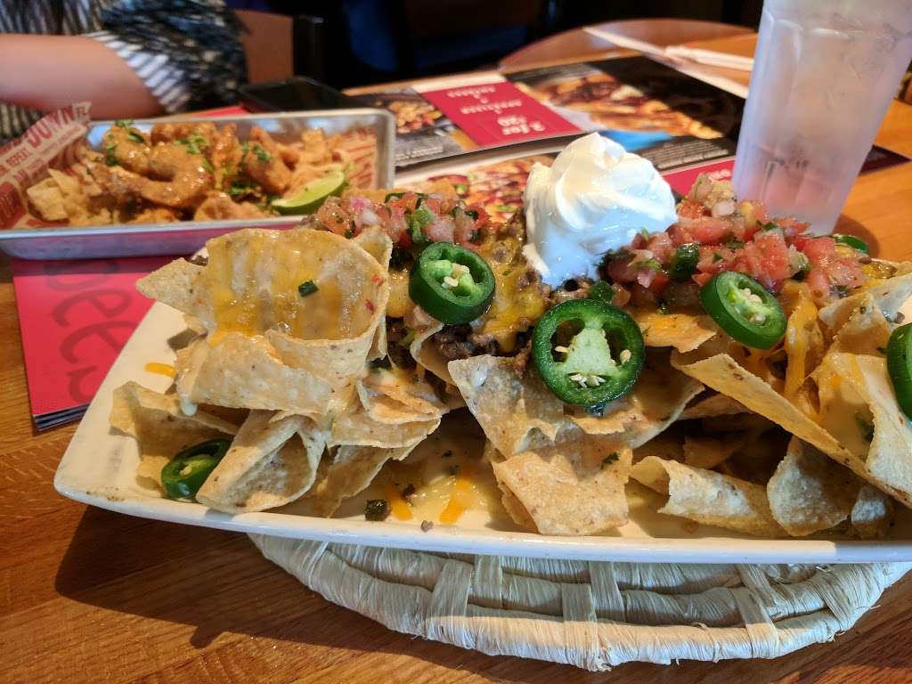 Applebees Grill + Bar | 2408 Brandermill Blvd Waugh Chapel Shopping Center, Gambrills, MD 21054, USA | Phone: (410) 451-1655