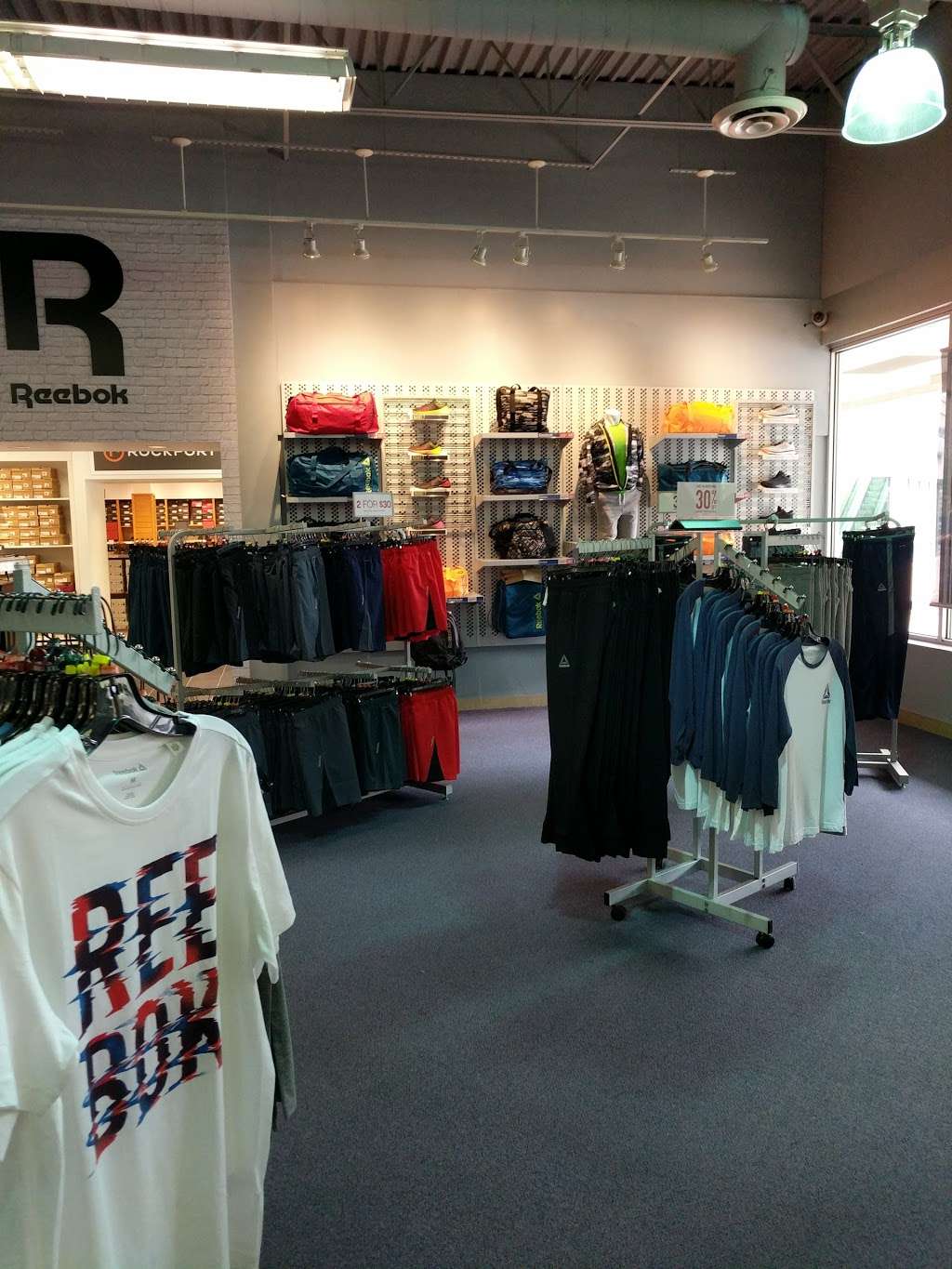 Reebok Outlet, 1000 Premium Outlets Dr, Tannersville, PA USA
