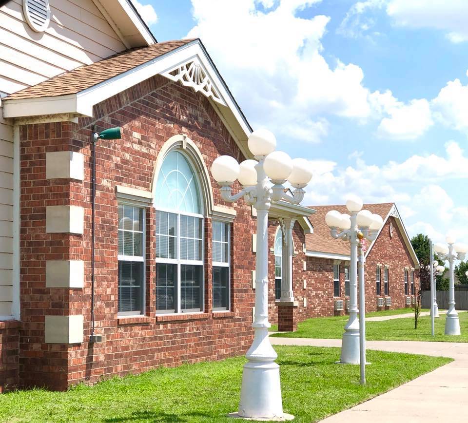 Victorian Estates Assisted Living | 1129 Cameo Dr, Yukon, OK 73099, USA | Phone: (405) 350-1055