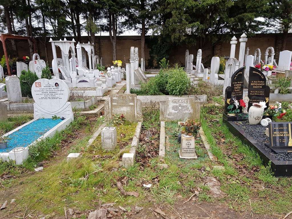 Tottenham Park Cemetery | 247 Montagu Rd, London N18 2NF, UK | Phone: 01375 891440