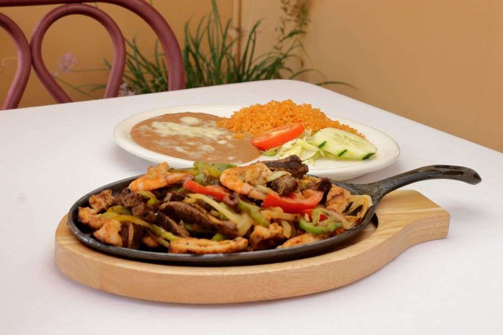 Las Trancas Restaurant | 5351 Atlantic Blvd, Maywood, CA 90270, USA | Phone: (323) 560-2494