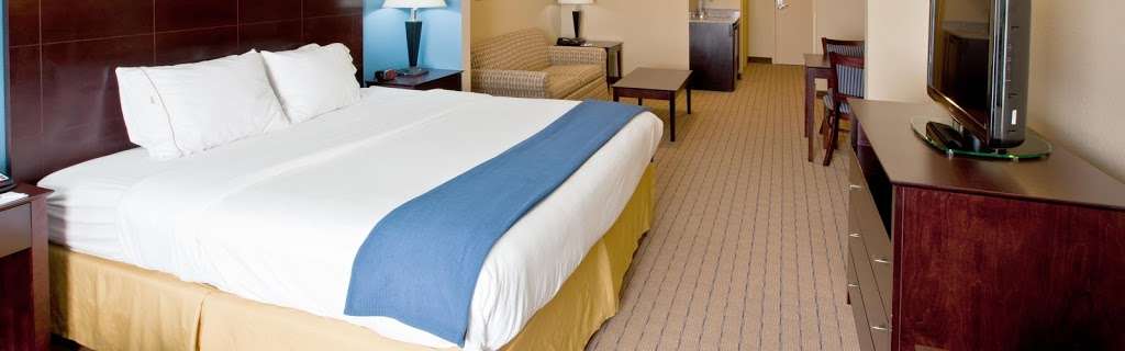 Holiday Inn Express & Suites Shelbyville Indianapolis | 38 W Rampart Rd, Shelbyville, IN 46176, USA | Phone: (317) 398-0800