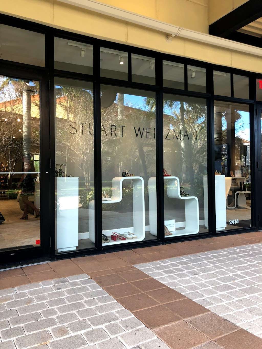 Stuart Weitzman | Sawgrass Mills, 1800 Sawgrass Mills Cir #2414, Sunrise, FL 33323, USA | Phone: (954) 837-0822