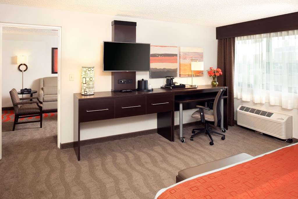 Holiday Inn Newark Airport | 450 US, Rte 1 and 9 S, Newark, NJ 07114, USA | Phone: (973) 242-0900