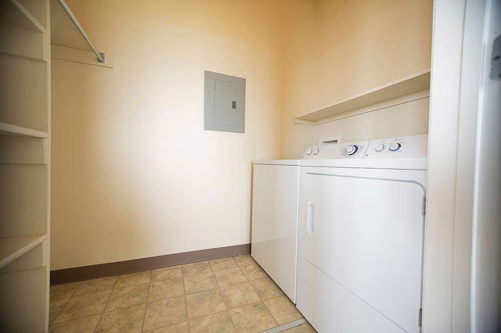 Michael Place Apartment Home | 3527, 400 N 19th Ave # A103, Brighton, CO 80601 | Phone: (303) 659-7809