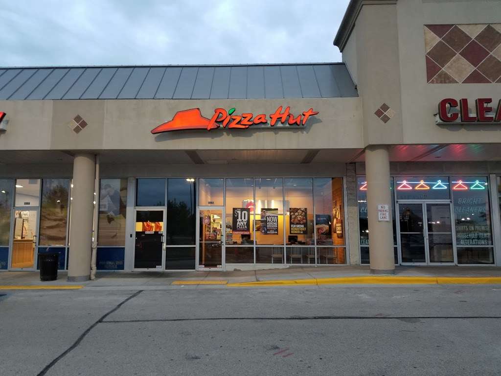 Pizza Hut | 7251 S 76th St, Franklin, WI 53132, USA | Phone: (414) 448-0700