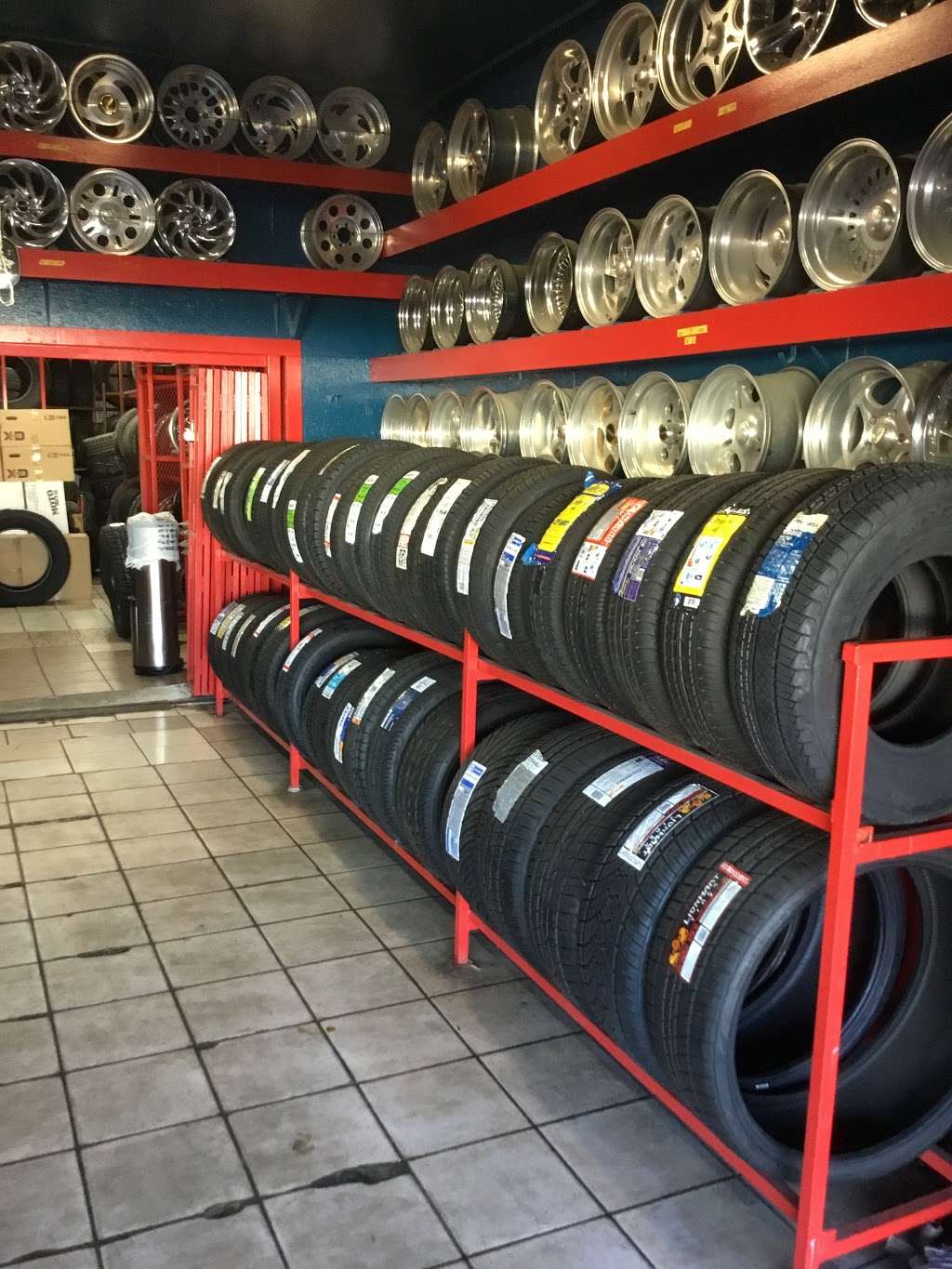 Albertos Tire Shop | 11938 Aldine Westfield Rd, Houston, TX 77093, USA | Phone: (281) 442-1818