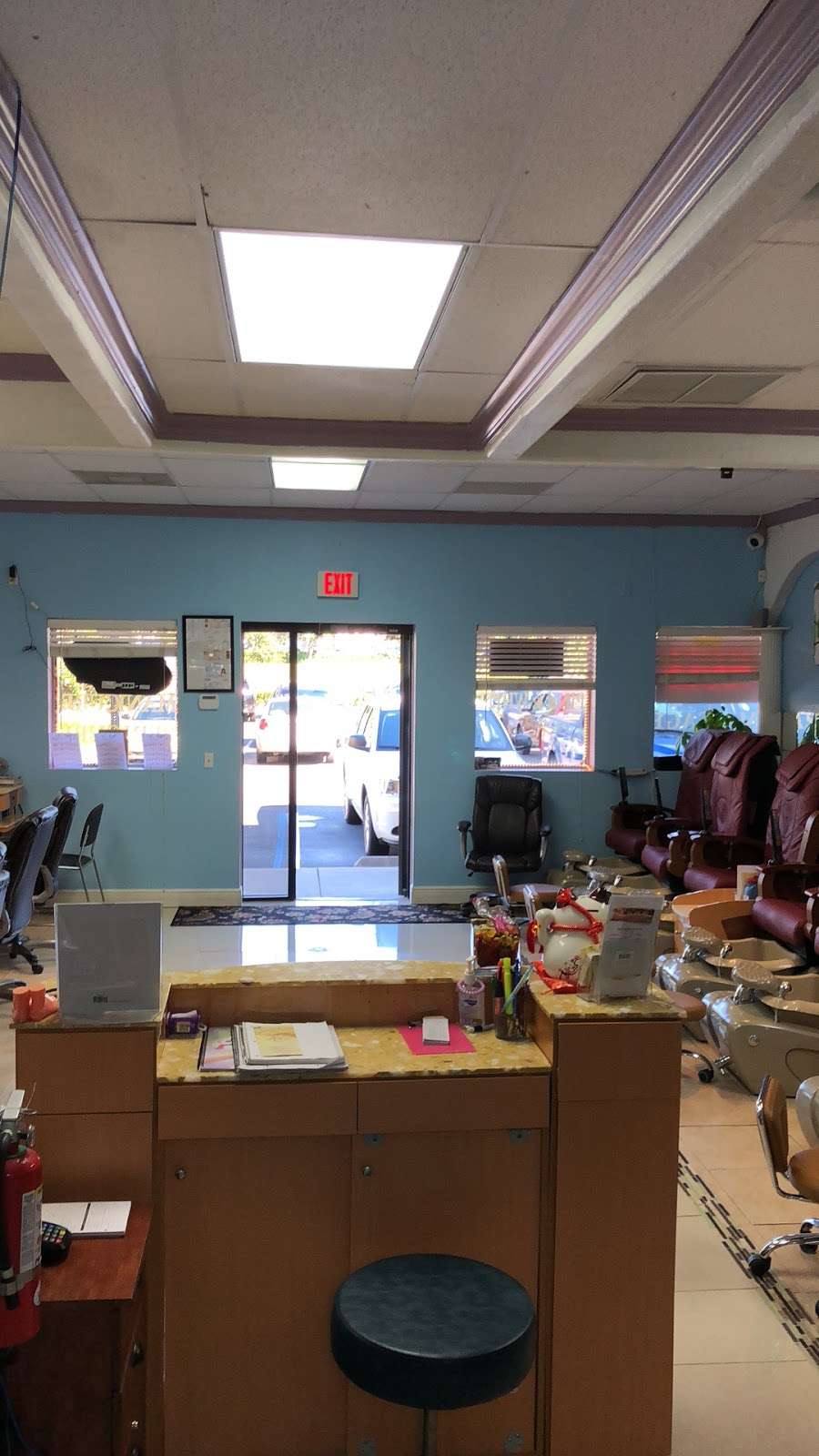 Sunny Nails & Massage | 2105 Hartwood Marsh Rd#5, Clermont, FL 34711, USA | Phone: (352) 242-1677