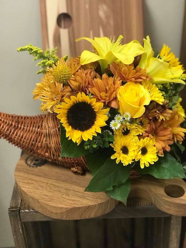 Mums Flowers & Gifts | 112 E Broadway, Salem, NH 03079, USA | Phone: (603) 458-1184