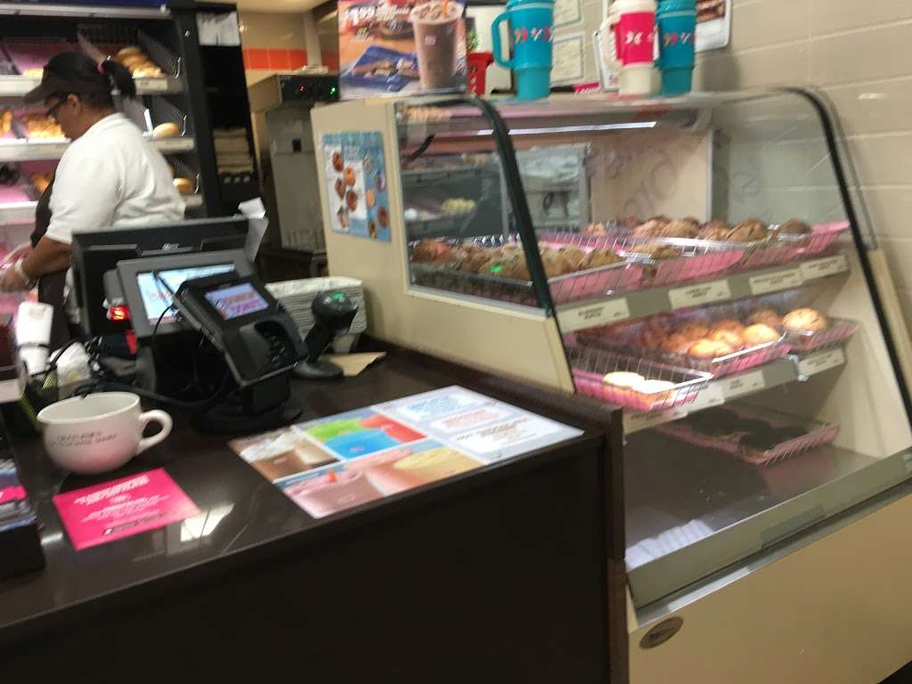 Dunkin Donuts | 945 White Plains Rd, Trumbull, CT 06611, USA | Phone: (203) 261-0555