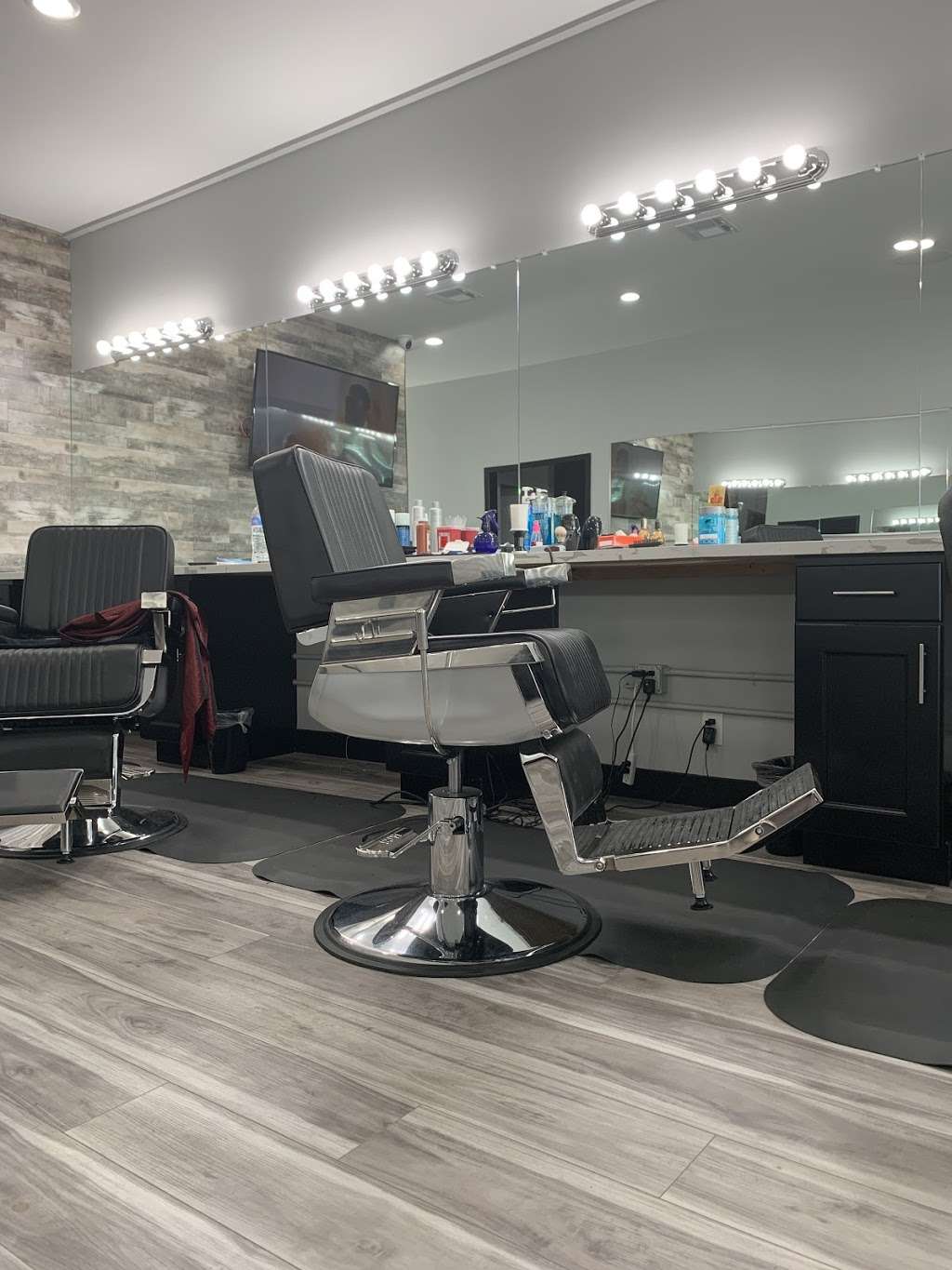 D Barber lounge | 12443 Burbank Blvd, Valley Village, CA 91607, USA | Phone: (818) 358-2410