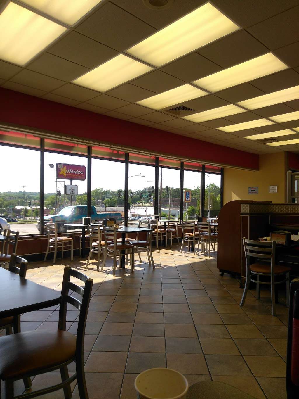 Hardees | 6323 Independence Ave, Kansas City, MO 64125 | Phone: (816) 231-2272