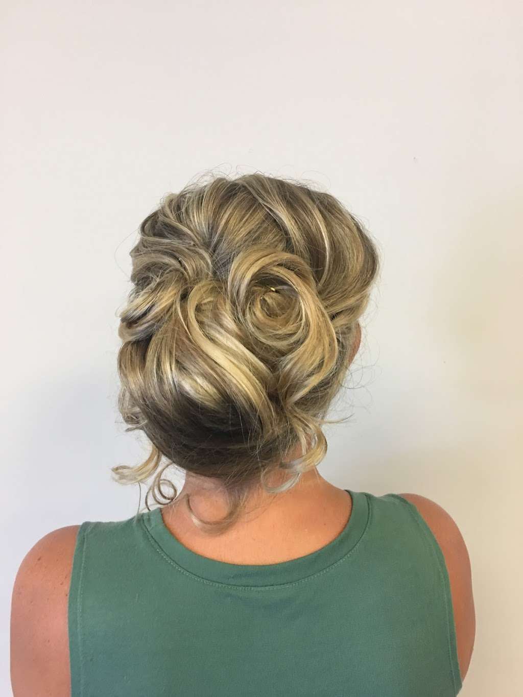 Sleek & Shear Salon | 33050 Antelope Rd Suite 203, Murrieta, CA 92563, USA | Phone: (951) 672-7777