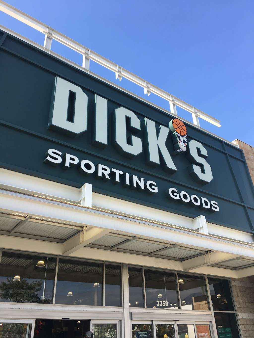 DICKS Sporting Goods | 3359 E Foothill Blvd, Pasadena, CA 91107, USA | Phone: (626) 351-1843