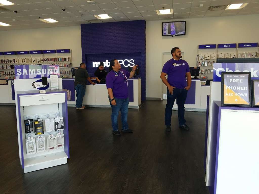 Metro by T-Mobile | 2403 W Airport Fwy Suite B, Irving, TX 75062, USA | Phone: (469) 241-2633