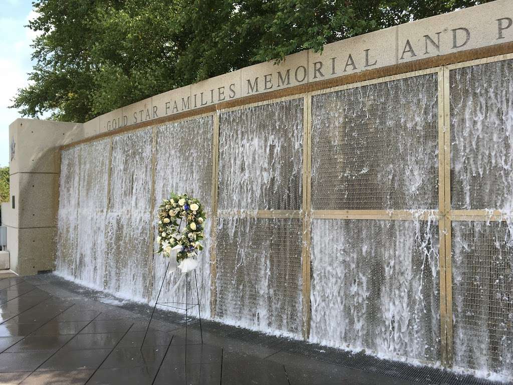 Gold Star Families Park And Memorial | N Harbor Dr, Chicago, IL 60601, USA