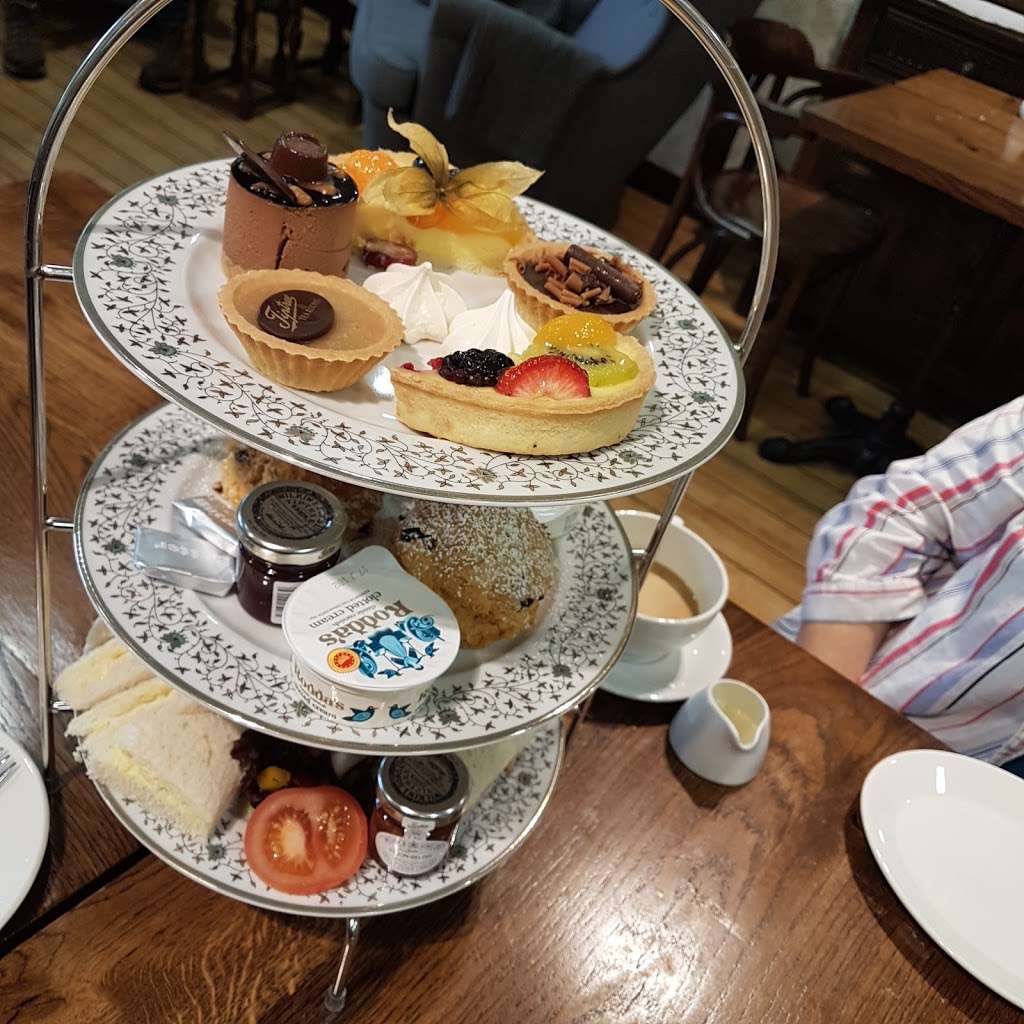 Tiptree at Barleylands Tea Room & Café | Barleylands Farm Park and Village,, Barleylands Road, Billericay CM11 2UD, UK | Phone: 01268 522619