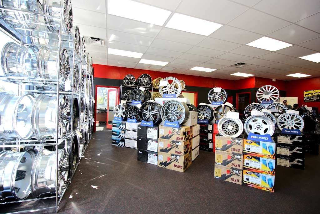 Rent-A-Wheel Custom Wheels & Tires in Orlando, FL | 483 N Semoran Blvd, Orlando, FL 32807 | Phone: (407) 282-0075