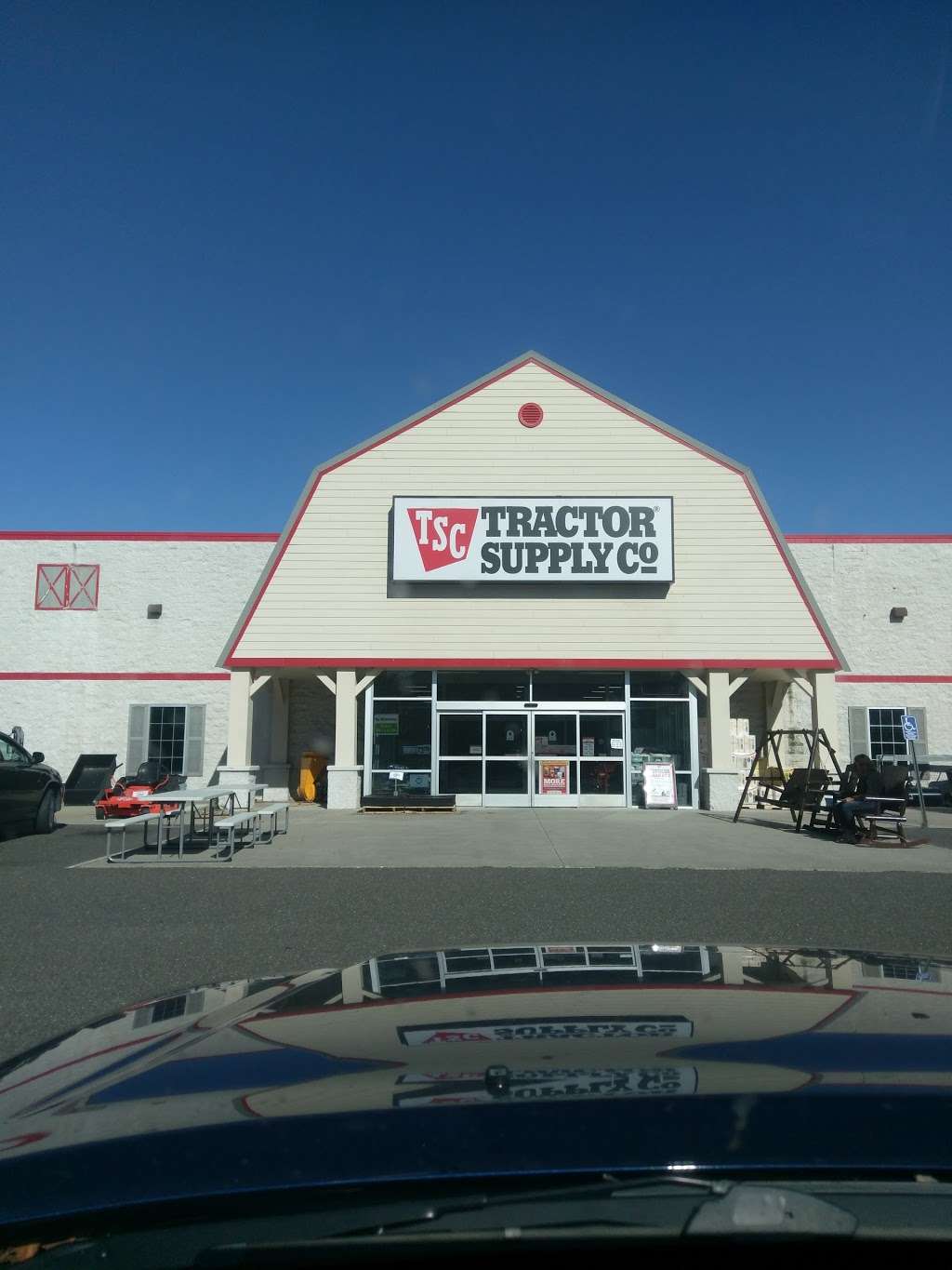 Tractor Supply Co. | 204 Danbury Rd, New Milford, CT 06776, USA | Phone: (860) 350-3390