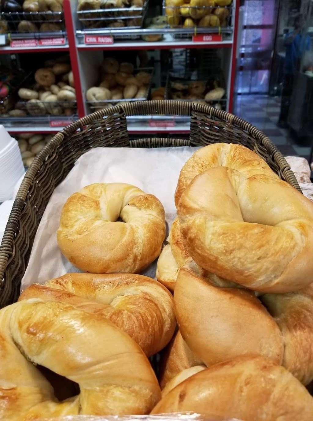 Tottenville Bagels Inc | 6959 Amboy Rd, Staten Island, NY 10309 | Phone: (718) 984-7052