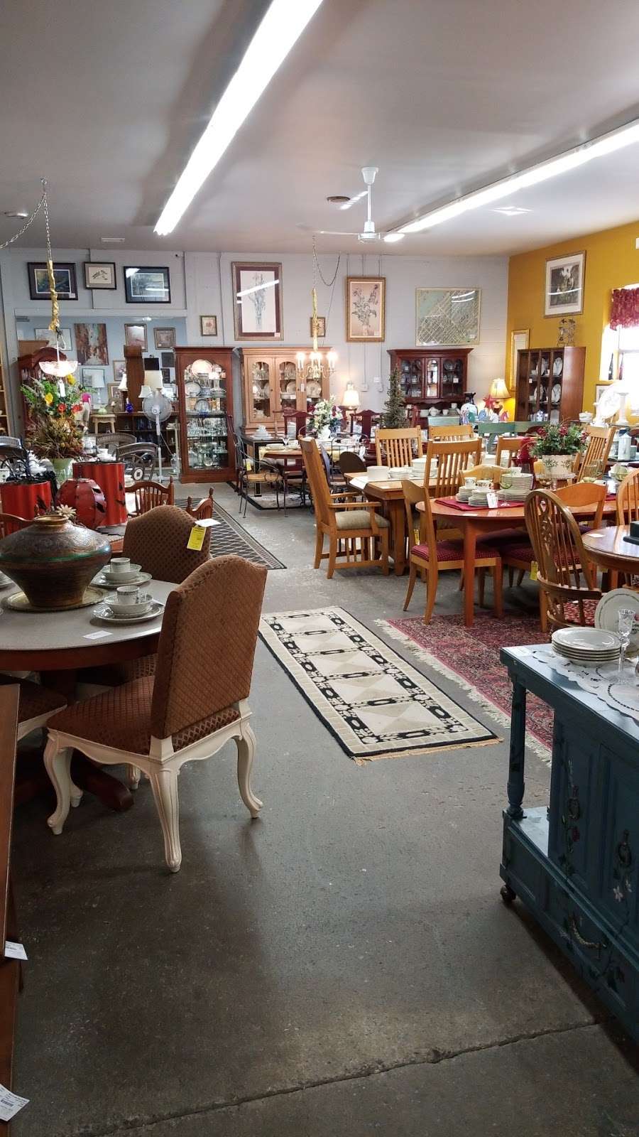 Next To New Fine Furniture | 573 Willow Rd, Lancaster, PA 17601, USA | Phone: (717) 392-0106