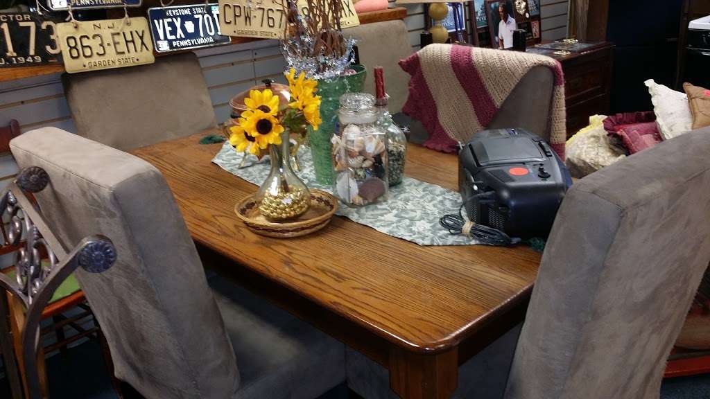 Country Bumpkin Antique & Collectibles | 420 Memorial Pkwy, Phillipsburg, NJ 08865 | Phone: (908) 859-0497