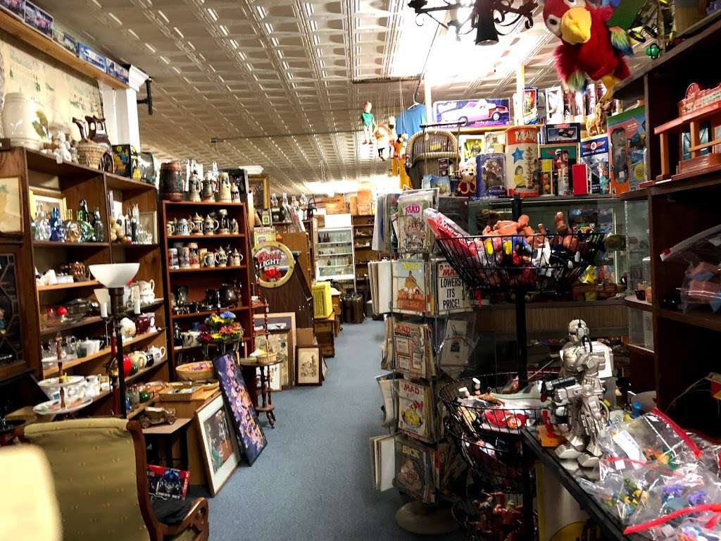 Bahoukas Antique Mall & Beer MuZeum | 408 N Union Ave, Havre De Grace, MD 21078, USA | Phone: (410) 942-1290