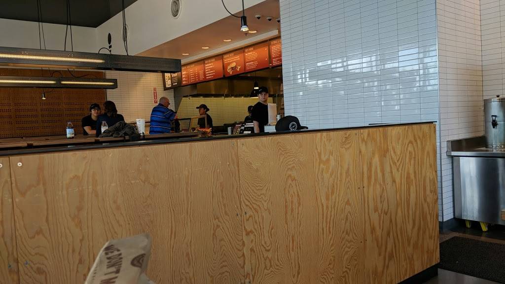 Chipotle Mexican Grill | 2020 E Elliot Rd Ste 102, Tempe, AZ 85284, USA | Phone: (480) 491-2569