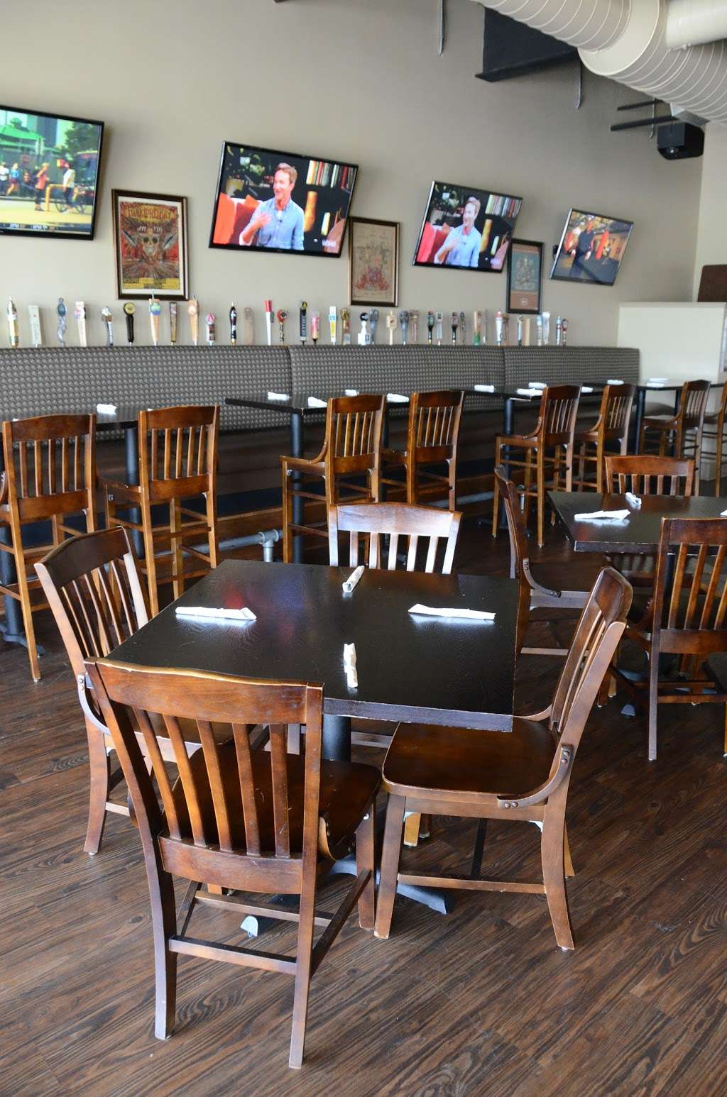 12 Handles Ale House | 1827 Knapp St, Crest Hill, IL 60403 | Phone: (815) 582-4446