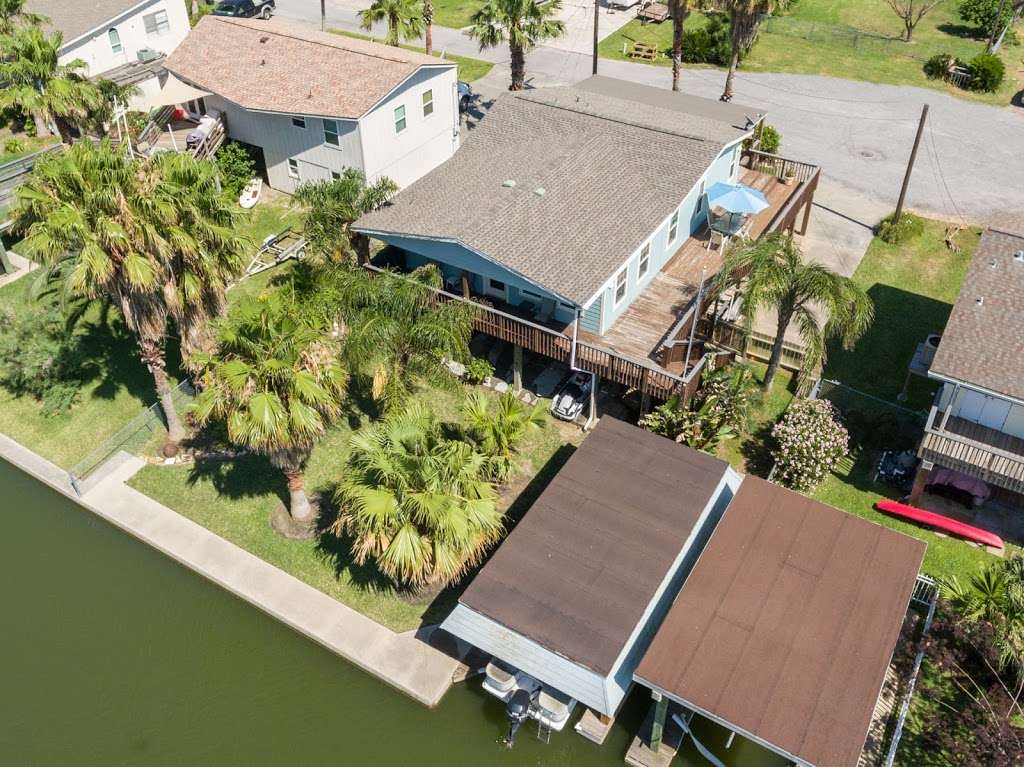 Sea-esta by the Bay! Vacation Rental | 16638 Bermuda Way, Jamaica Beach, TX 77554, USA | Phone: (979) 799-6970