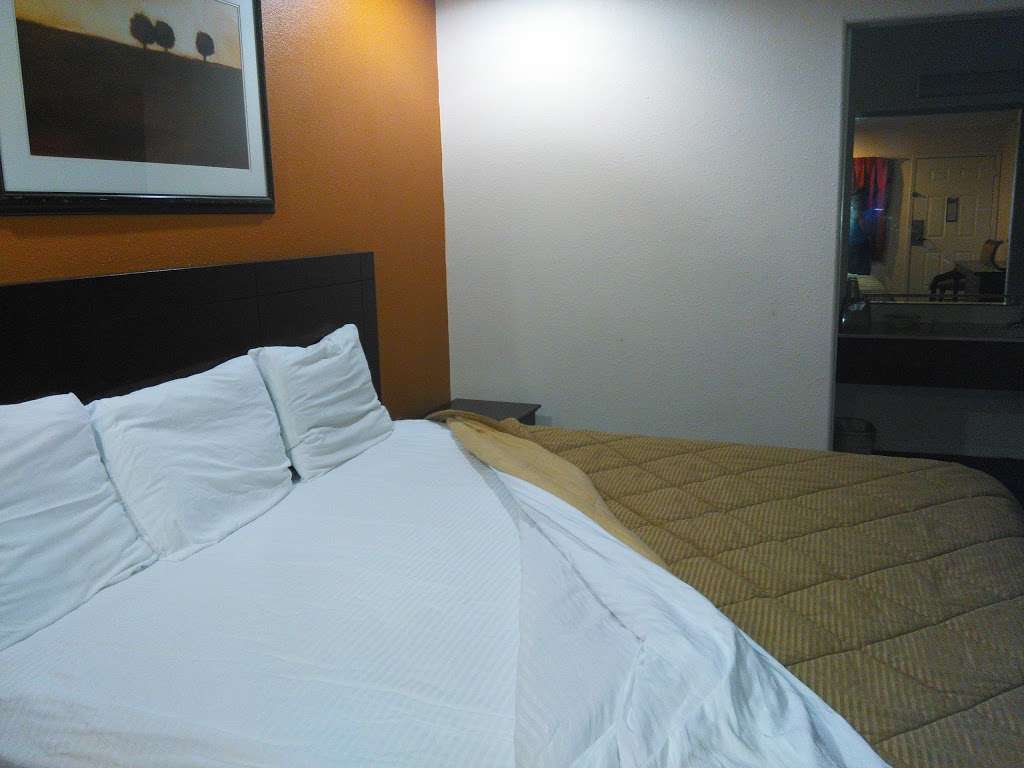 Executive Inn & Suites Houston | 6711 Telephone Rd, Houston, TX 77061, USA | Phone: (713) 645-7666