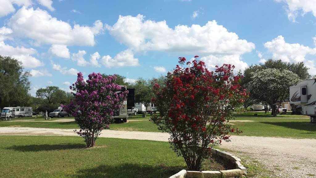 A Country Breeze RV Park | 19575 Benton City Rd, Somerset, TX 78069, USA | Phone: (210) 624-2665