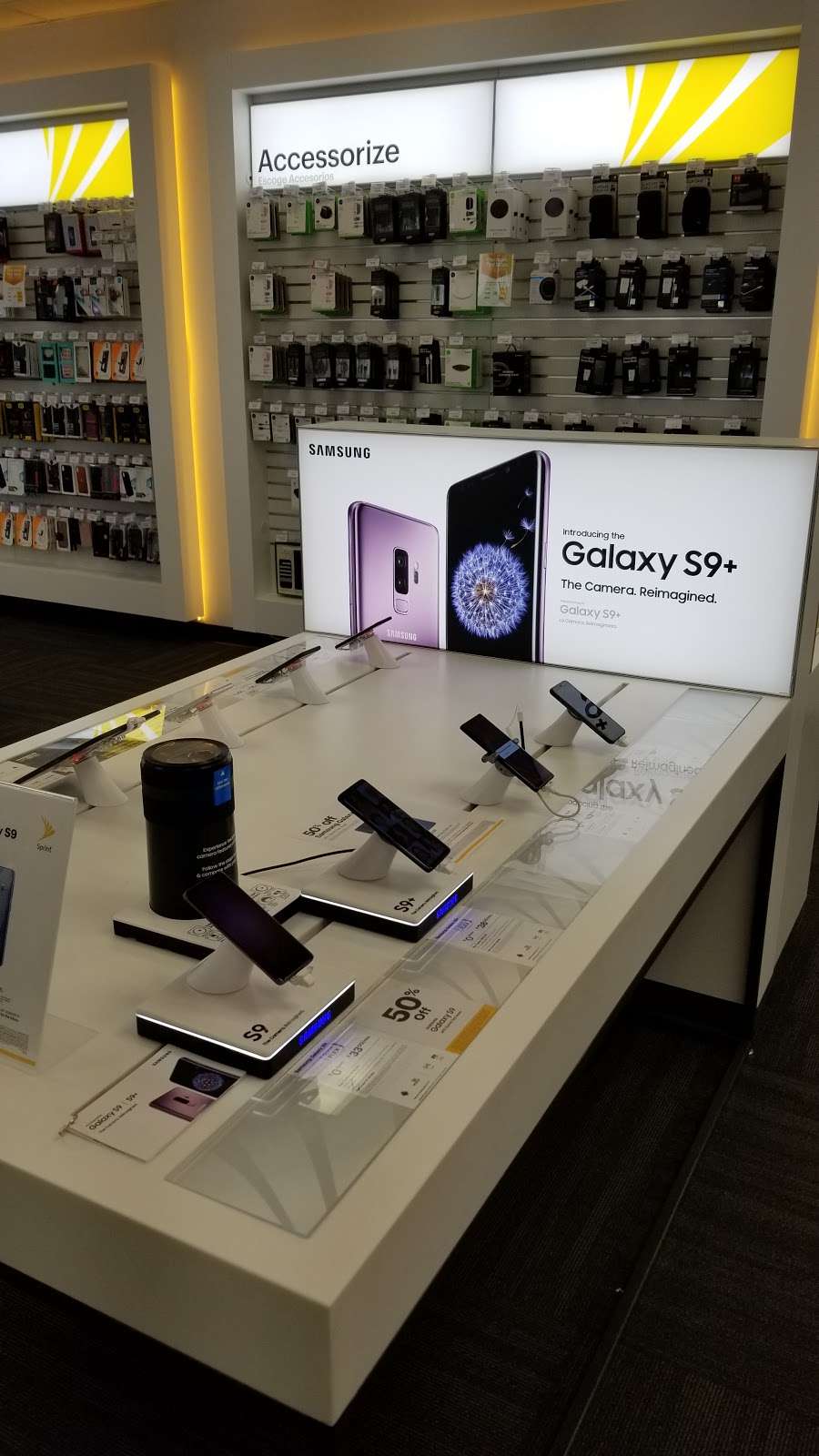 Sprint Store | 5316 N Milwaukee Ave #8, Chicago, IL 60630, USA | Phone: (872) 243-2770